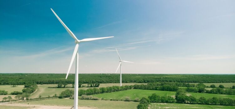 Windräder im Kölner Norden: Umweltfreunde Köln-Nord kündigen kritische Begleitung an white windmill during daytime